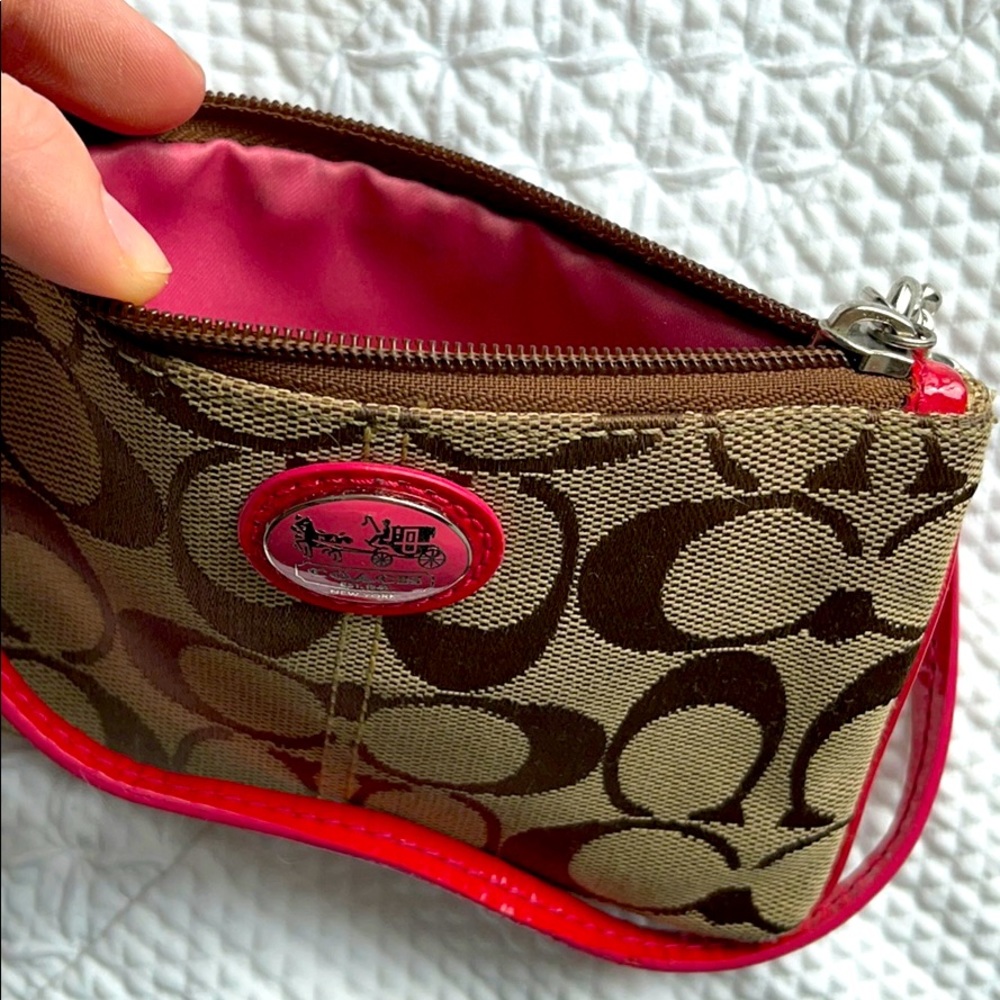 Coach Wristlet-Spring/Summer - Picture 4 of 5